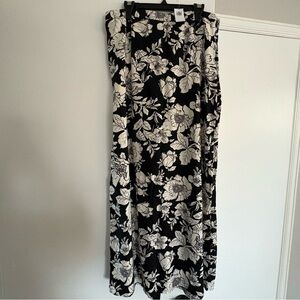 NWT Old Navy Black and White Floral Linen Maxi Skirt